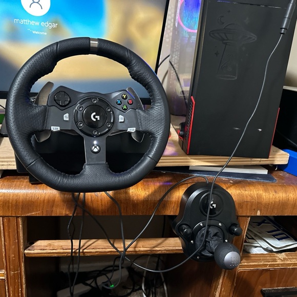 Logitech Black Gaming Wheel andPedals g20